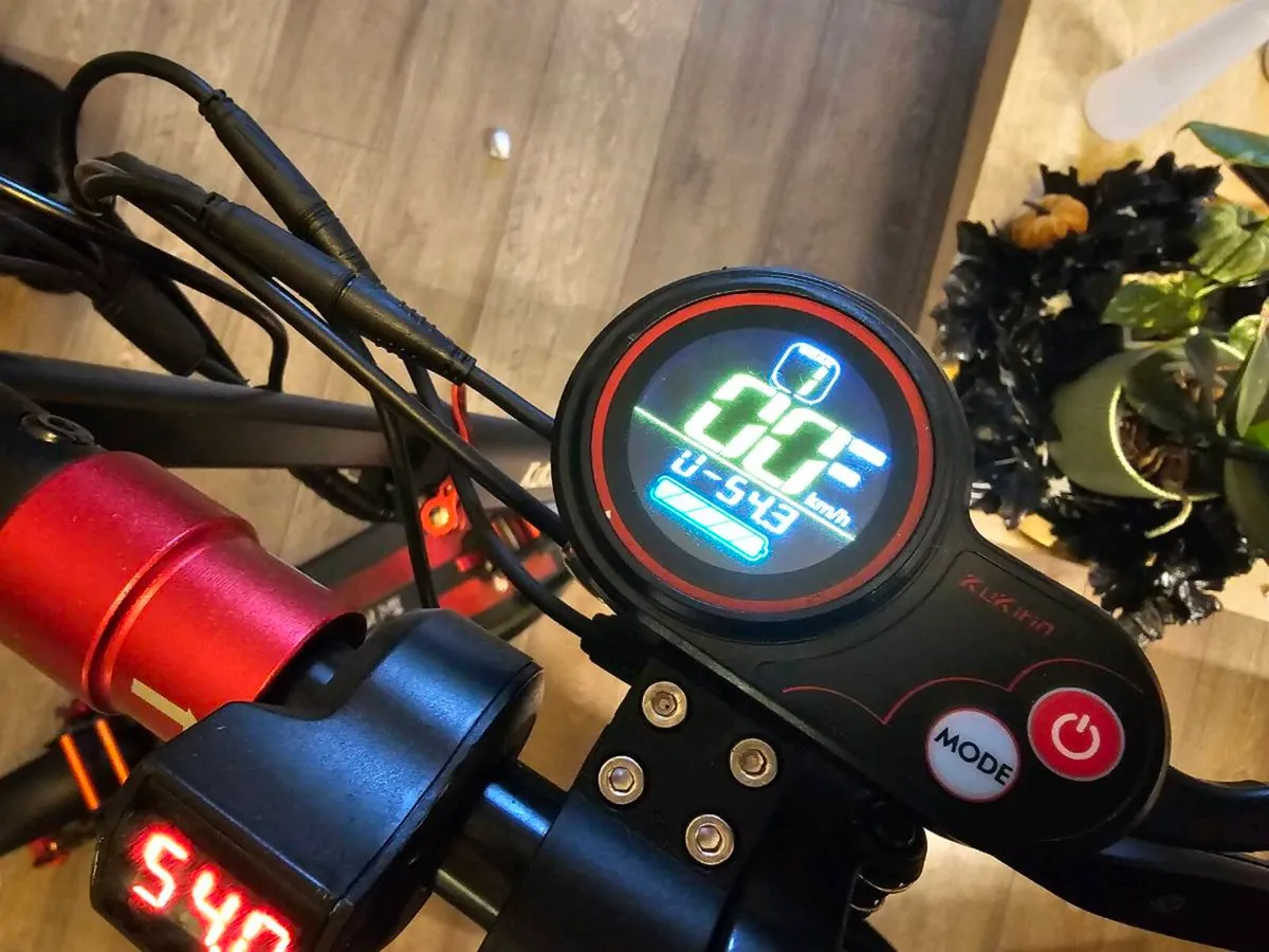 Kukirin M4 Electric Scooter - Image 4