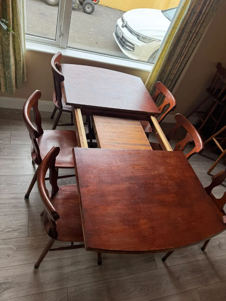 Table and Chairs - Image 3