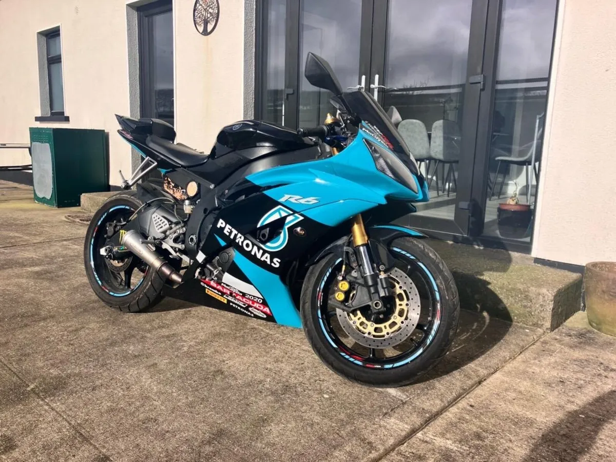 Yamaha yzf R6 - Image 2