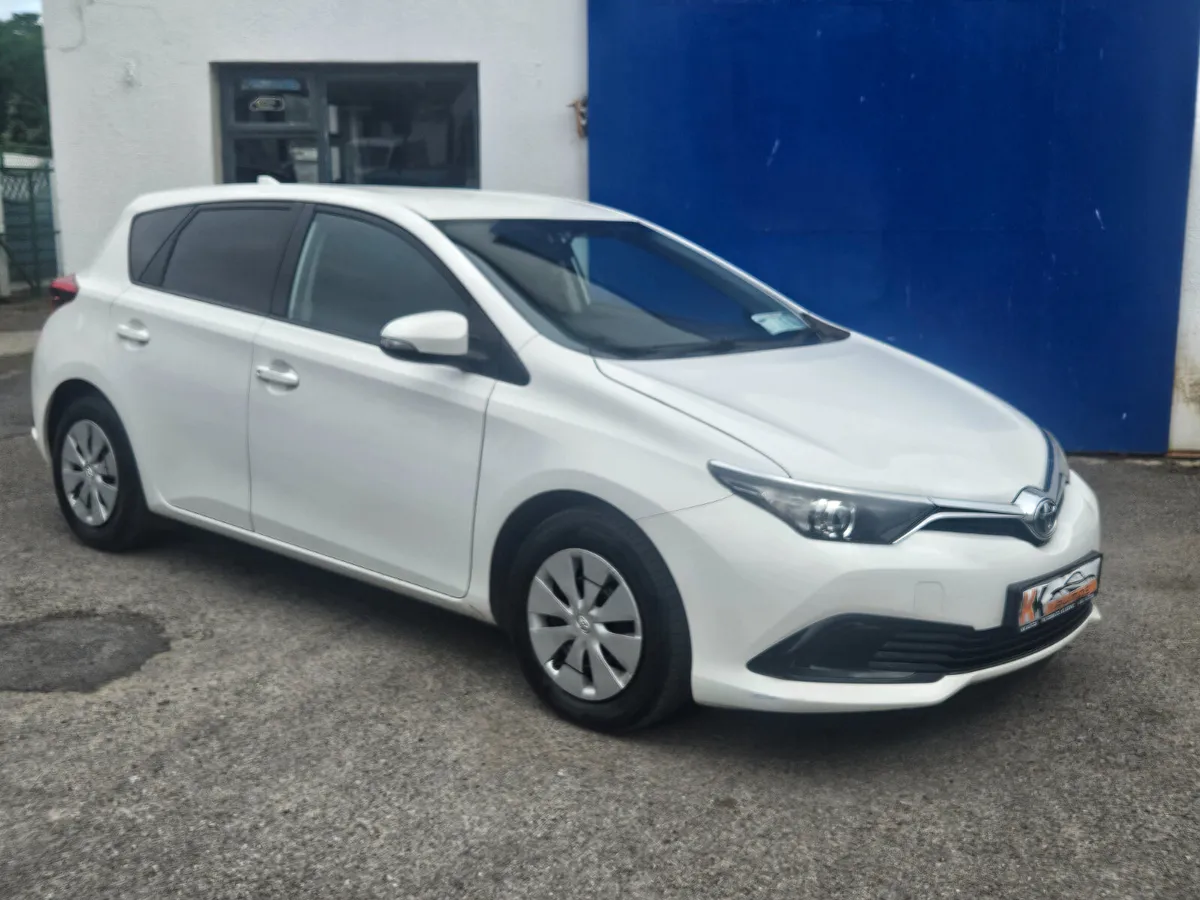 Toyota Auris  van low mileage - Image 1