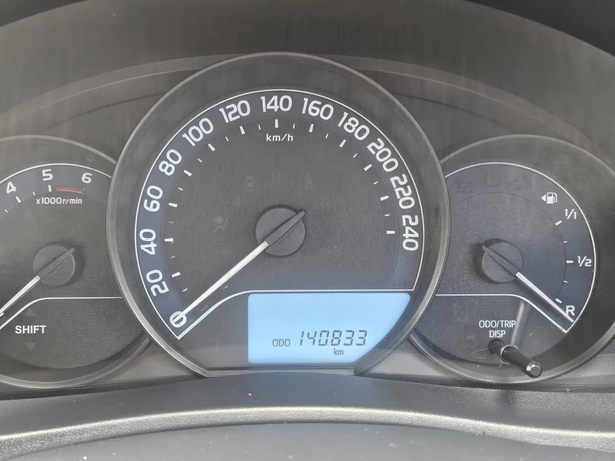 Toyota Auris  van low mileage - Image 3