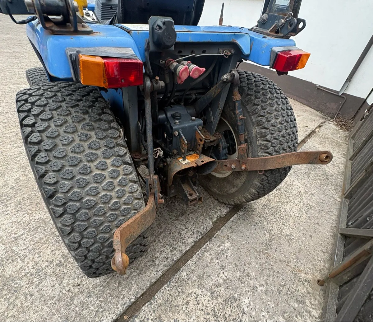 Iseki 325 Compact Tractor . Diesel . - Image 4