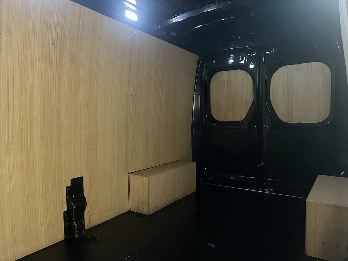 2023 Maxus Deliver 9 Panel Van - Image 3