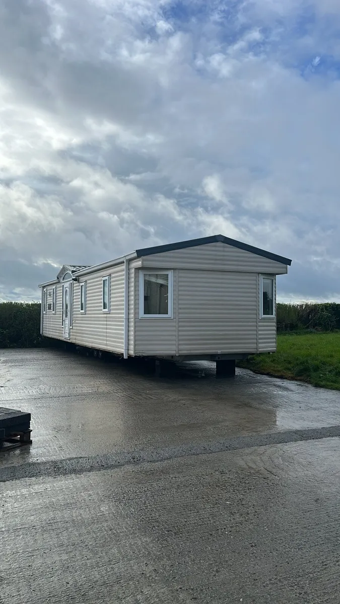 RE MODLED WILLERBY VOUGUE WINTER PACK - Image 1