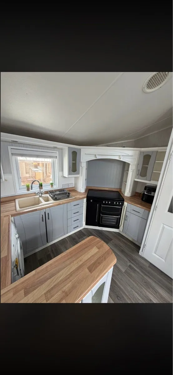 RE MODLED WILLERBY VOUGUE WINTER PACK - Image 2