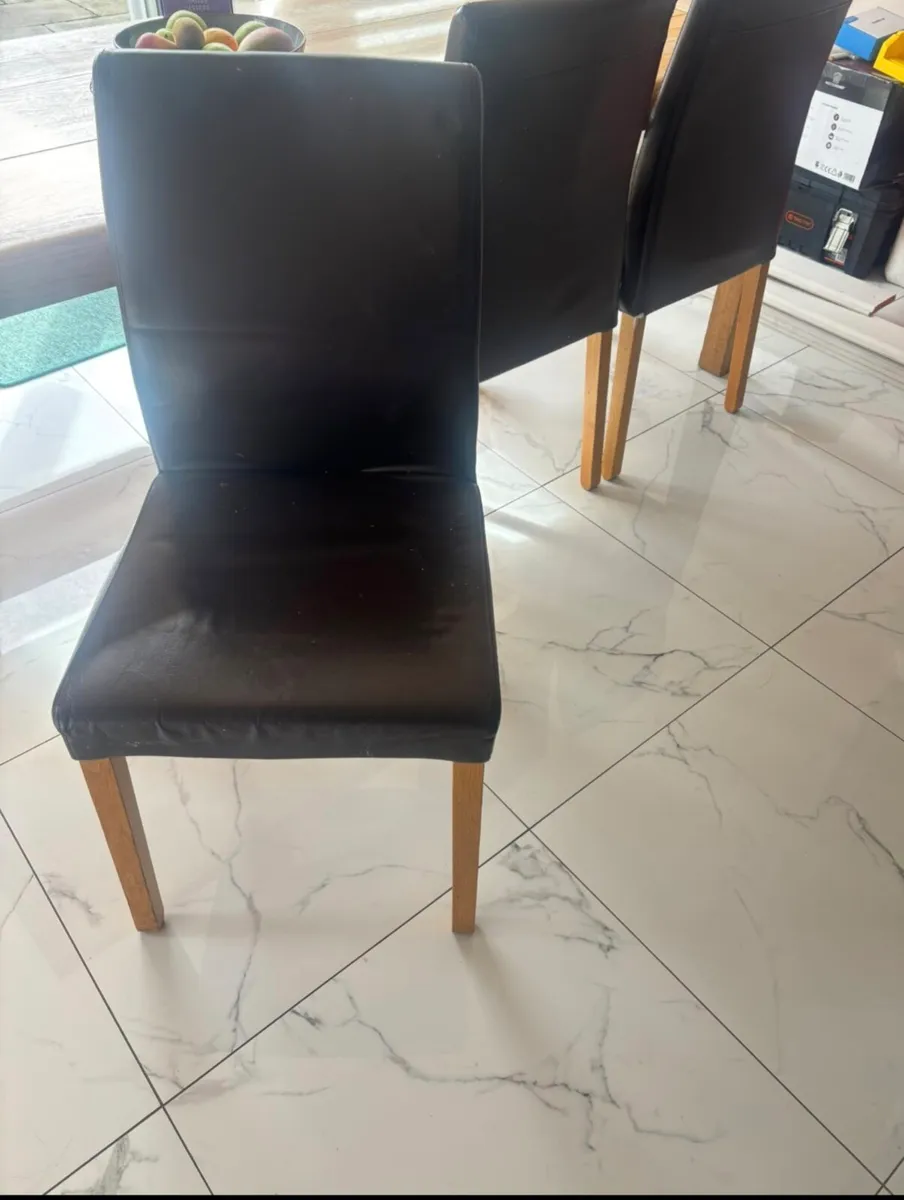 Solid Oak Dining Table, Chairs and Bench - Image 3