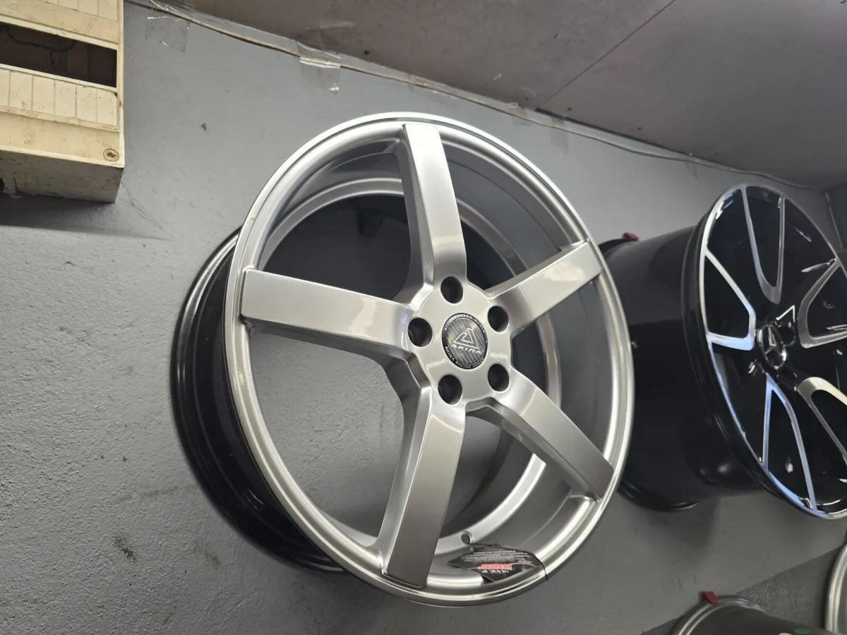 **Special** 18" AKINA Magnum