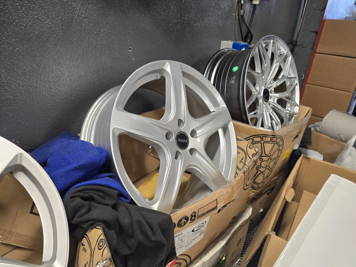 **Special** 18" AURORA AR418 Alloys - Image 2