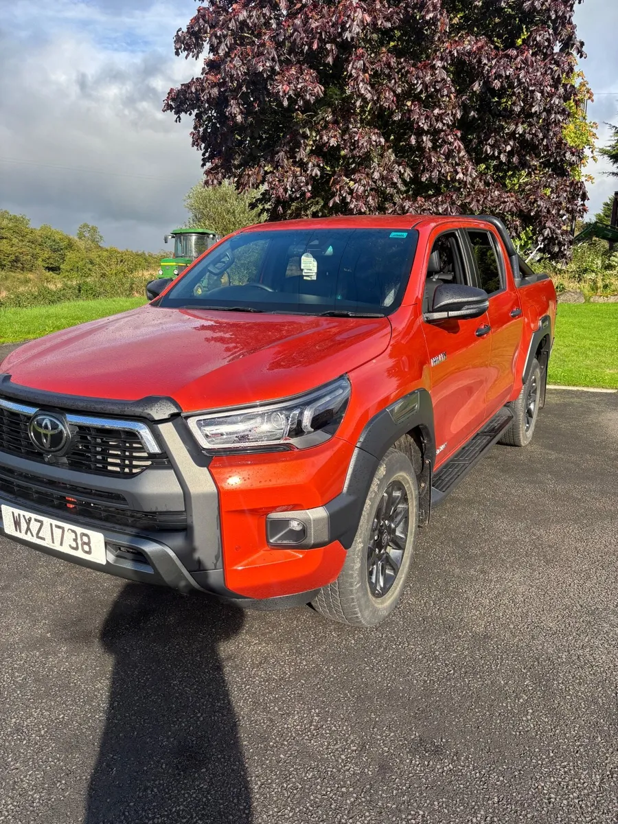 Toyota Hilux 2023 - Image 2