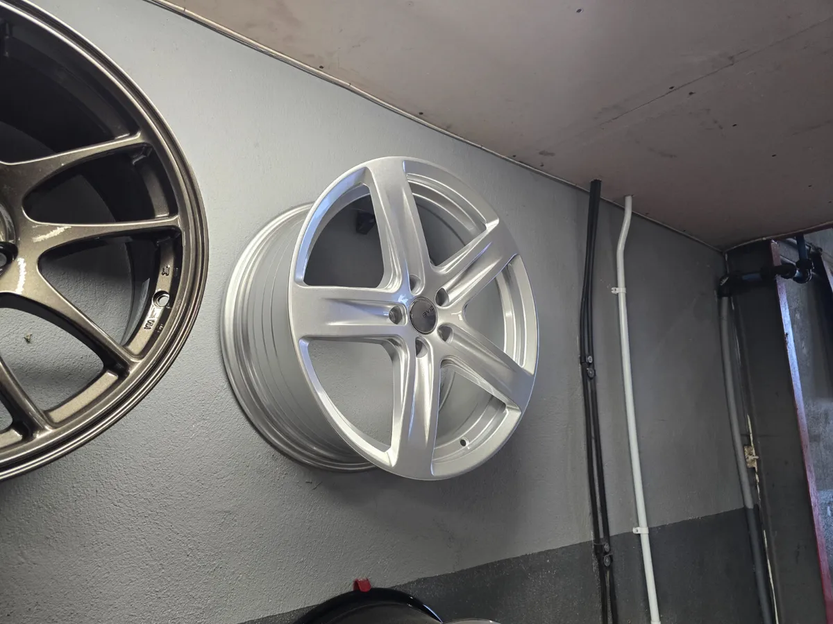 **Special** 18" AVID Tourer