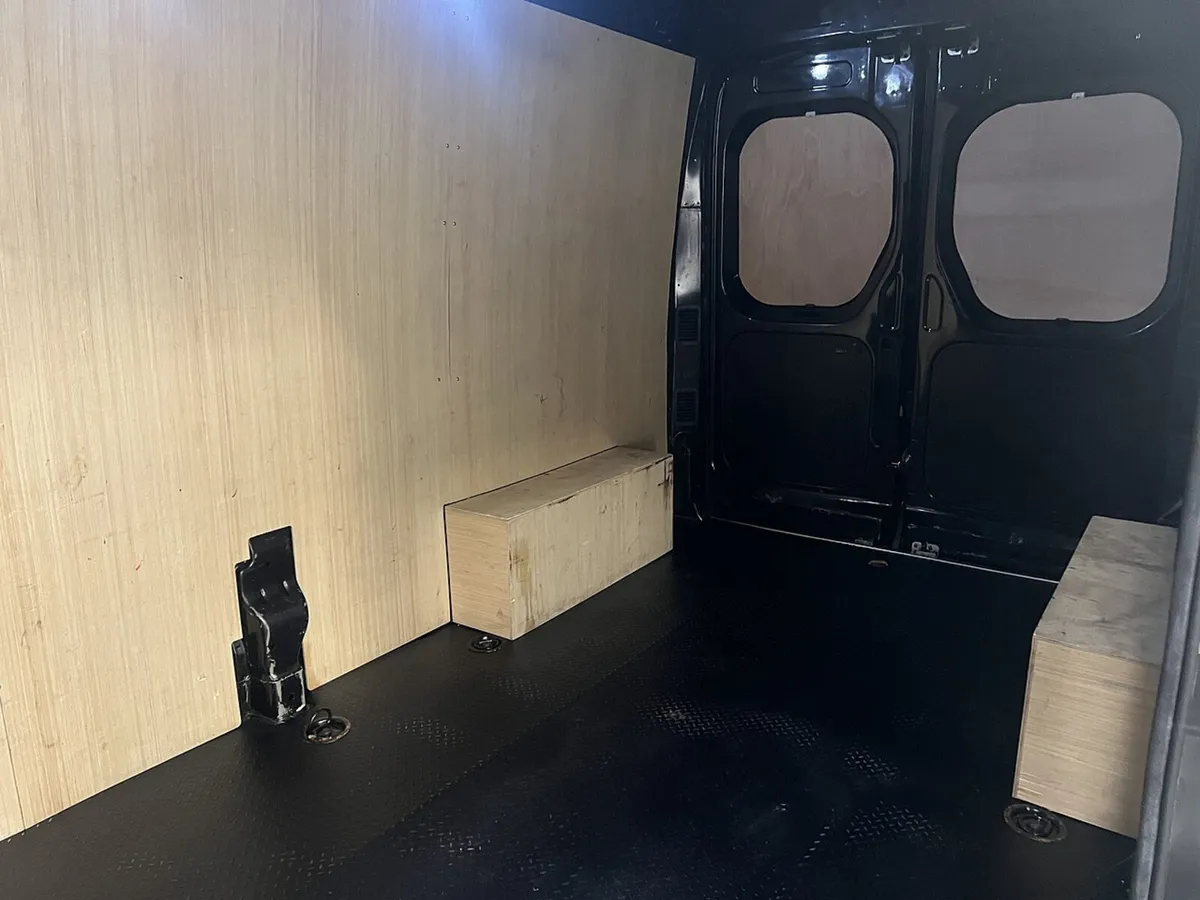 2023 Maxus Deliver 9 Panel Van - Image 3