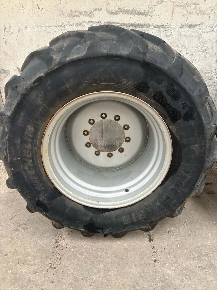 710/55R30 - Image 2