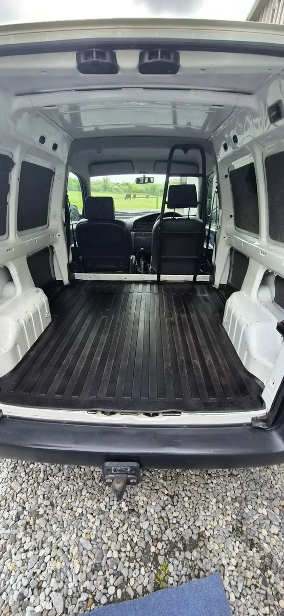Peugeot  partner  van 00.  73000 miles - Image 3