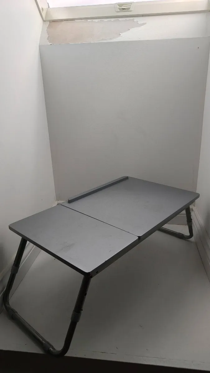 Adjustable folding laptop desk - Image 1