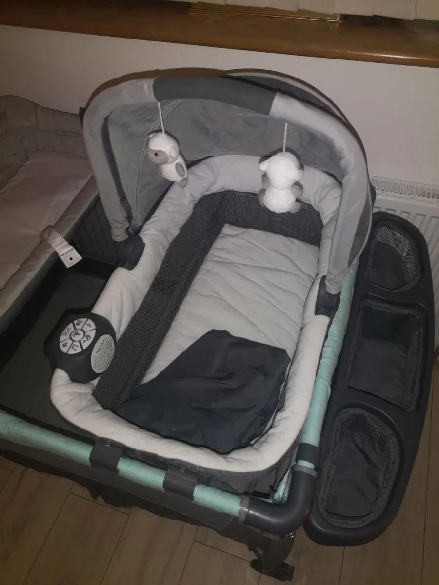 Travel Cot 5 in 1 - Image 3