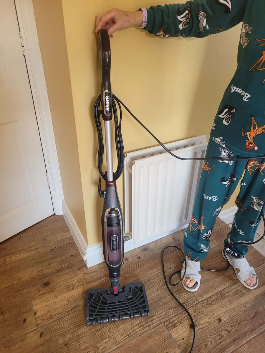 Shark Klik n’ Flip Automatic Steam Mop S6003UK - Image 1