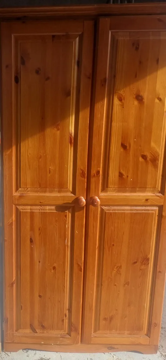 Double wardrobe - Image 1