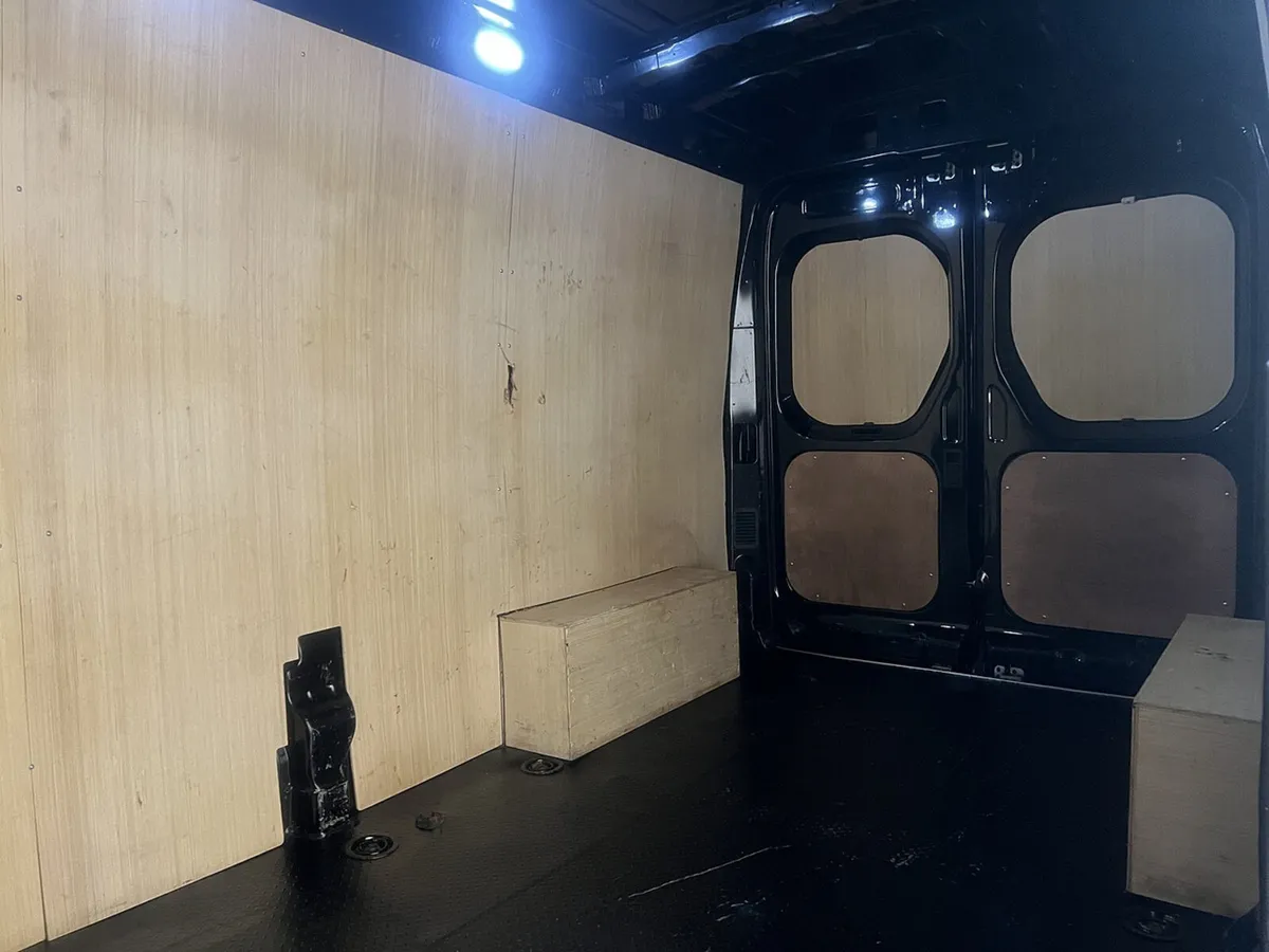 2023 Maxus Deliver 9 Panel Van - Image 3