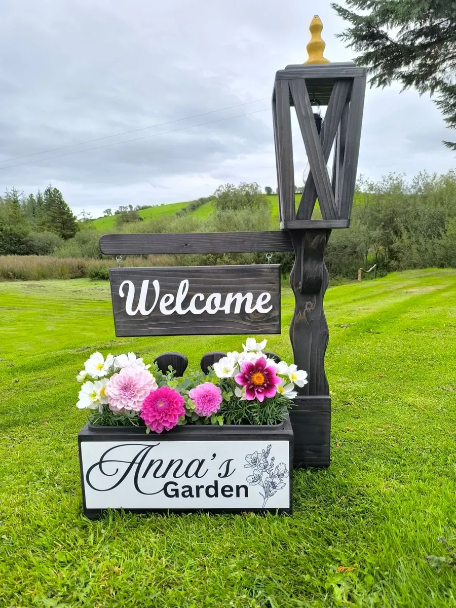 Personalised planter with lantern - Image 1