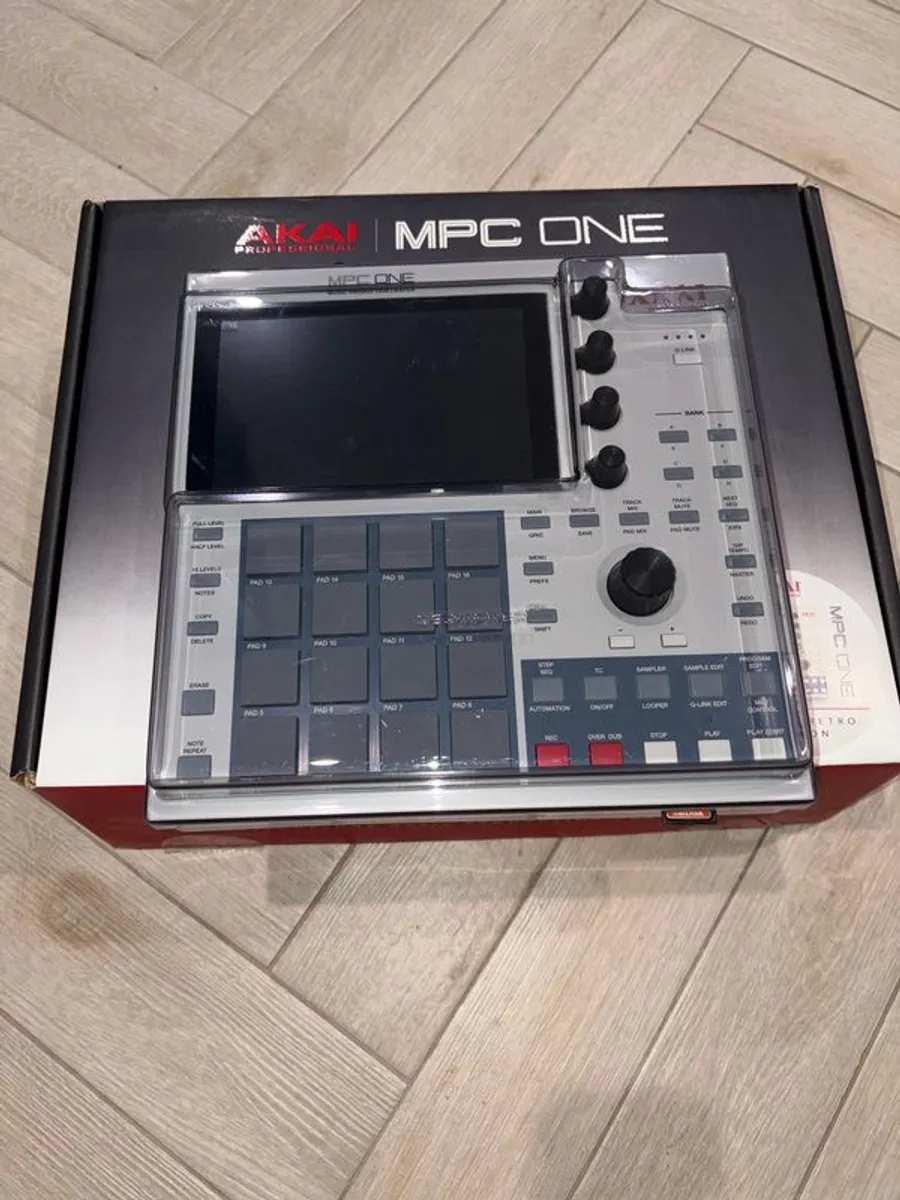 Akai MPC One Special Retro Edition in excellent condition. - Image 3