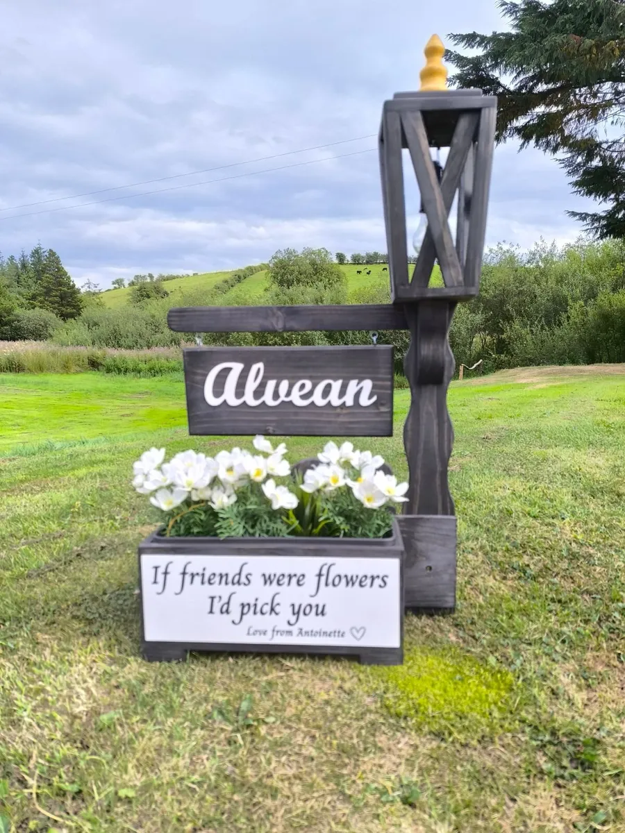 Personalised planter with lantern - Image 4