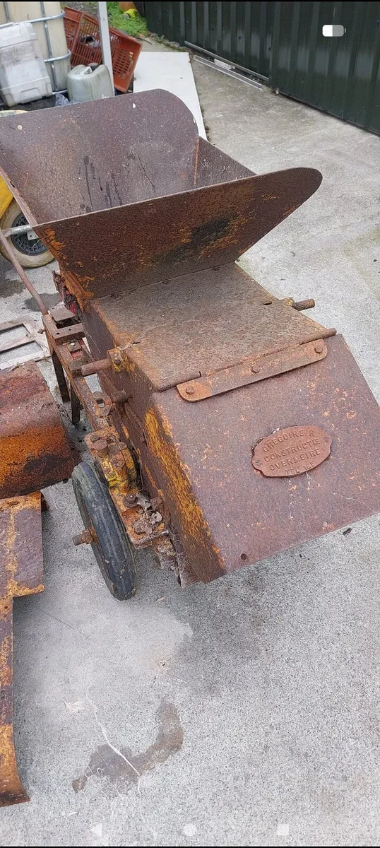 Antique hammer mill - Image 1