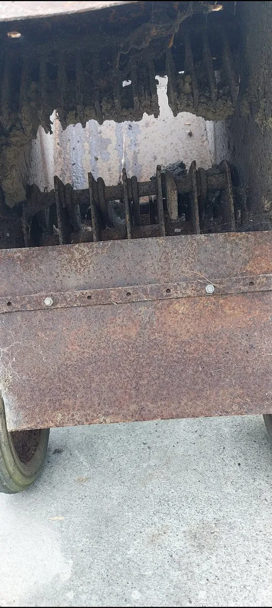 Antique hammer mill - Image 2