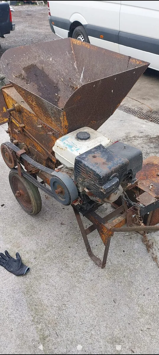 Antique hammer mill - Image 4