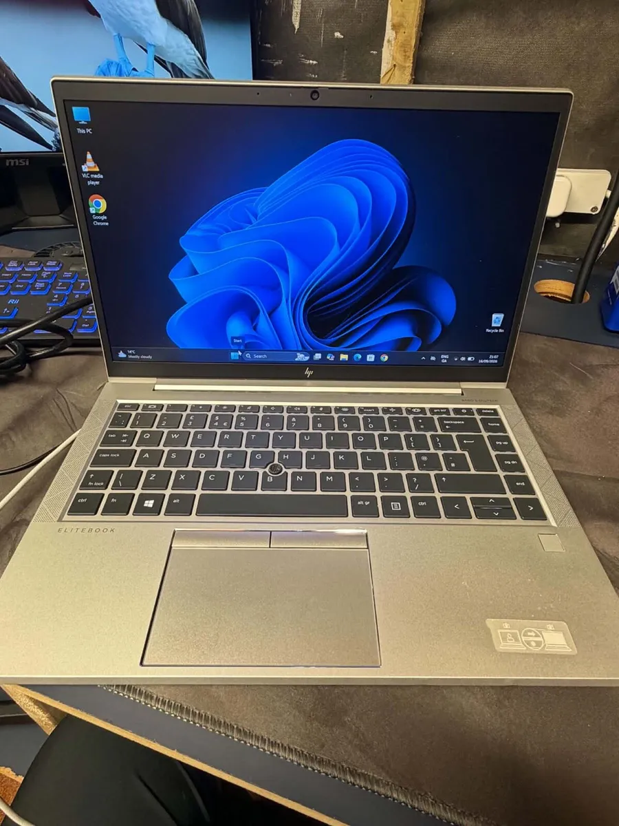 Laptop - Image 4