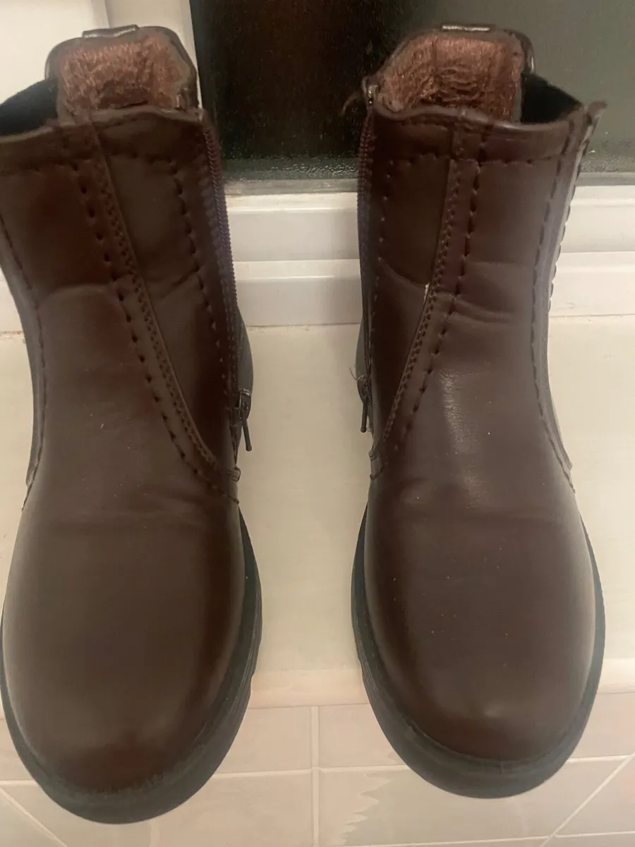 Ladies brown ankle boots - Image 1