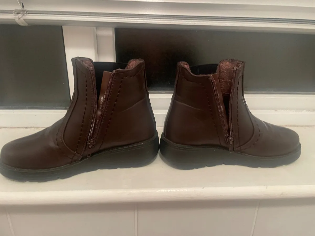 Ladies brown ankle boots - Image 2
