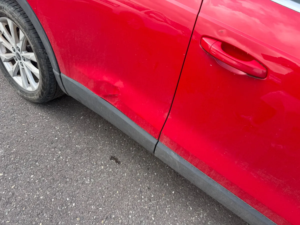 221 Audi q3 hybird needs  body work. - Image 3