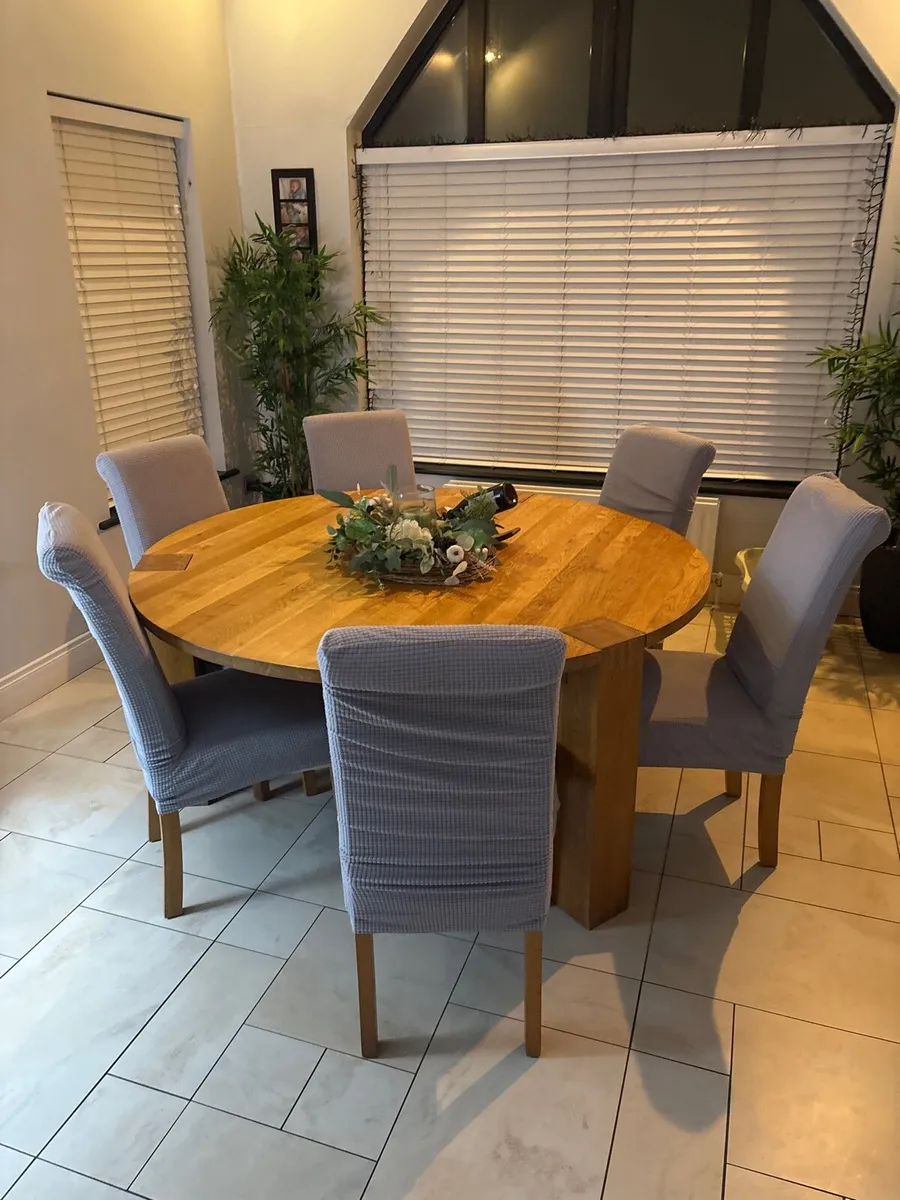 Dining table - Image 1
