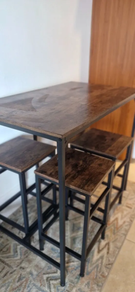 Kitchen table and chairs - Image 2
