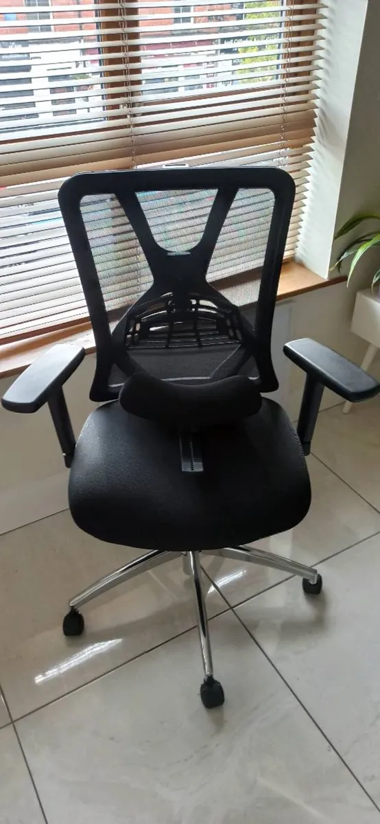 Gaming chair - Image 4