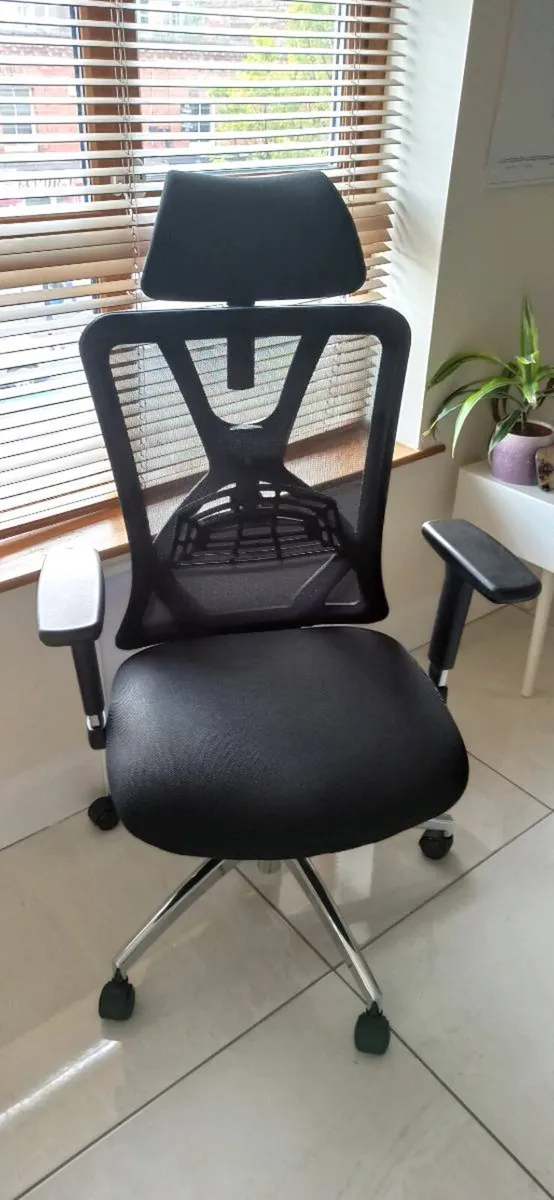 Gaming chair - Image 1