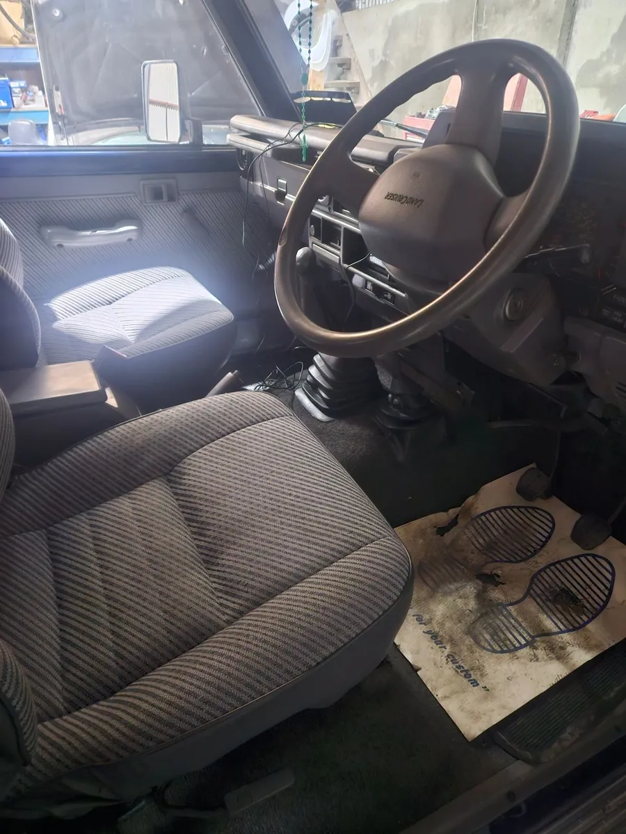 Toyota  landcruiser  swb commercial  92 - Image 2