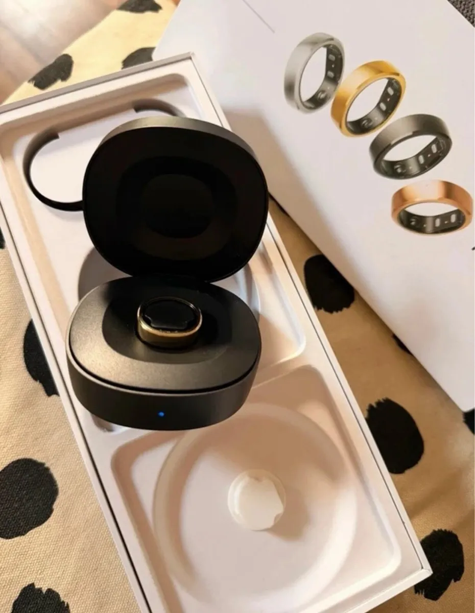 Ringconn gen 2 gold size 8 + charging case - Image 3