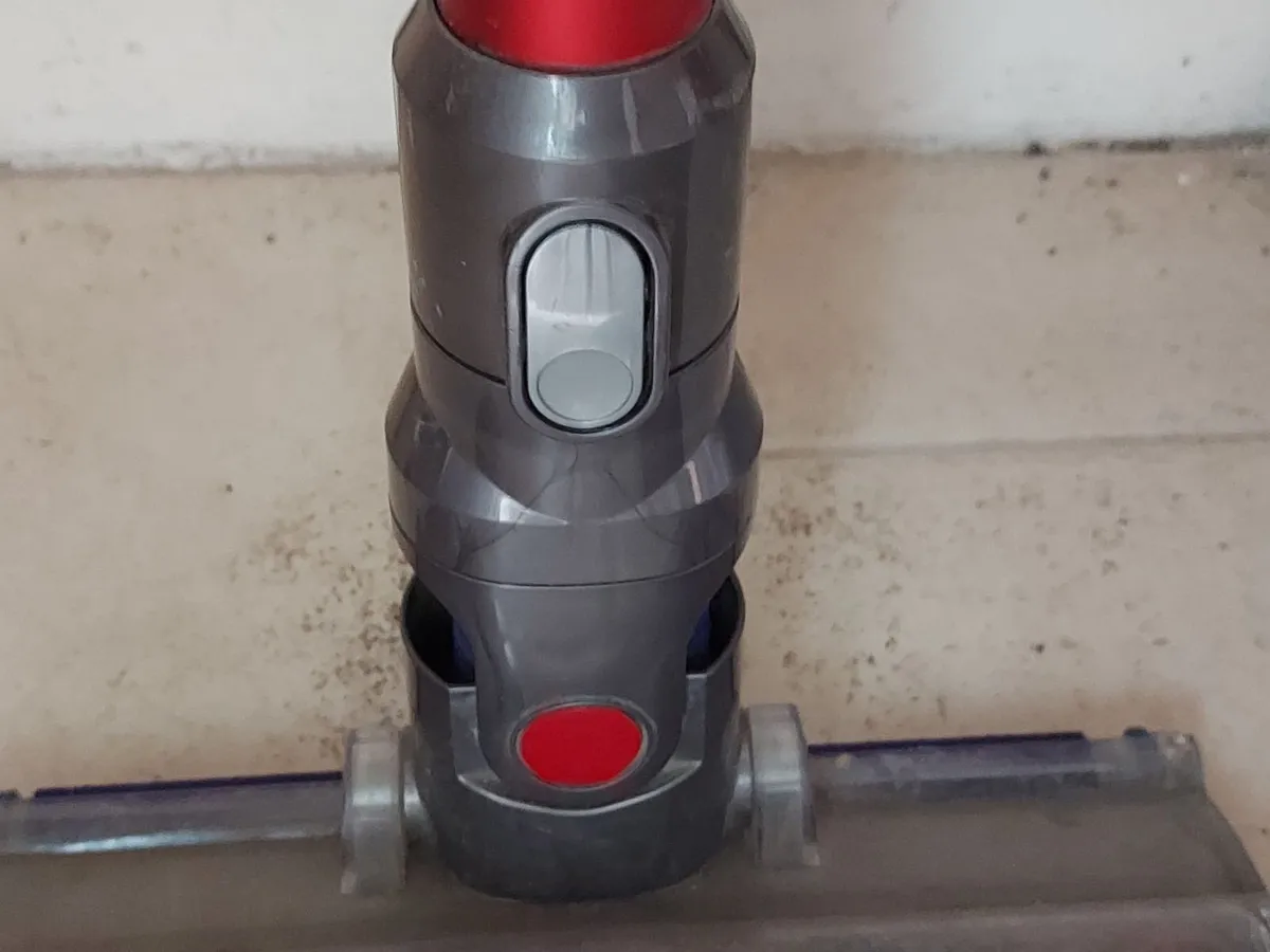 DYSON CYCLONE Vacuum Cleaner, excellent battery - Image 3