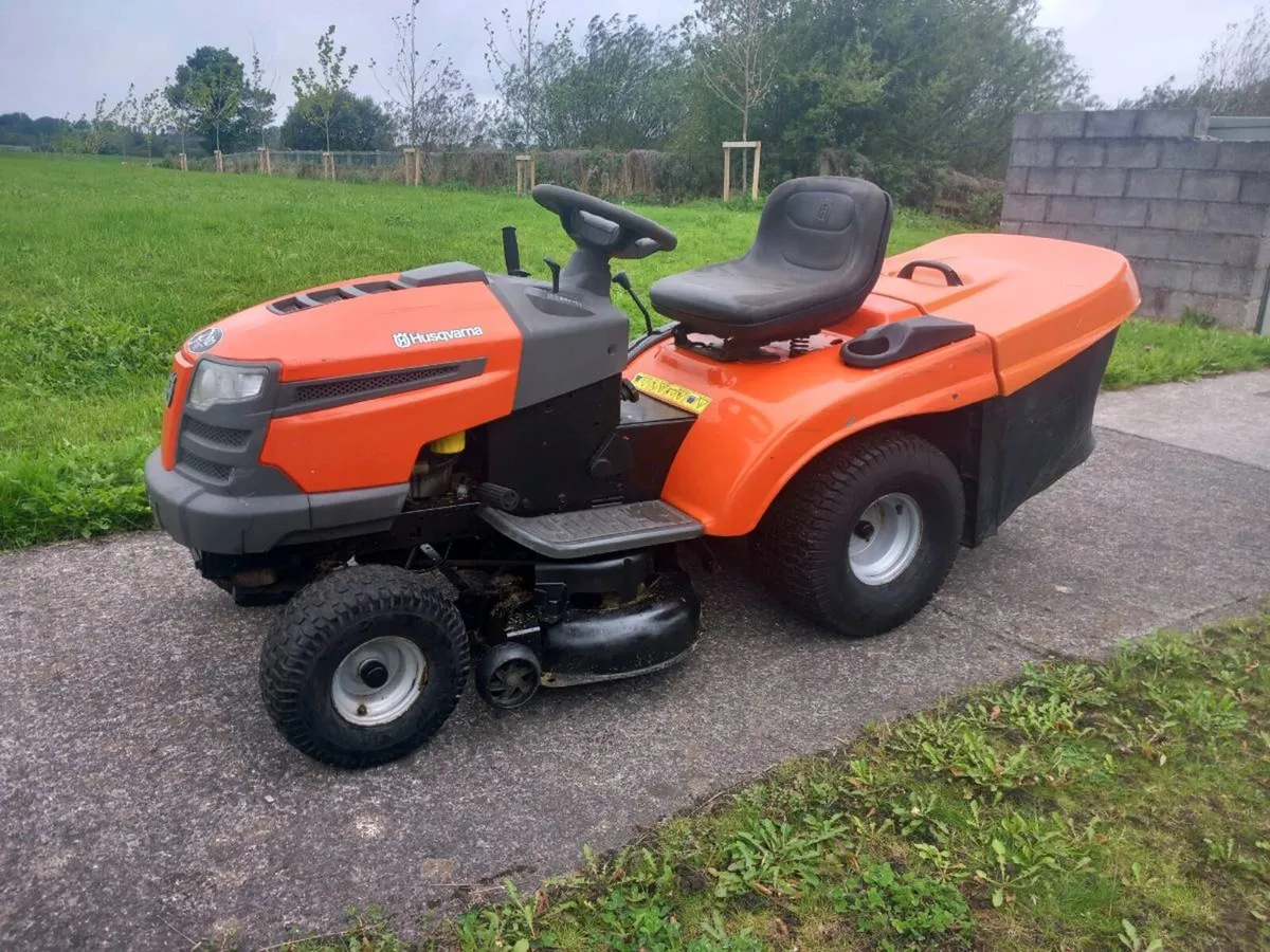 20hp Husqvarna ride on lawnmower - Image 3