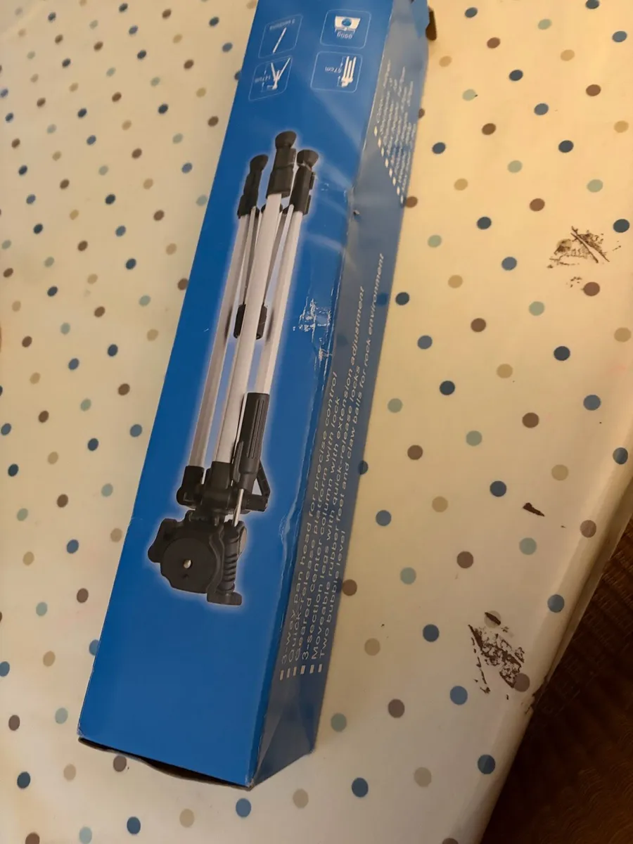 Camera Tripod never used - Image 1