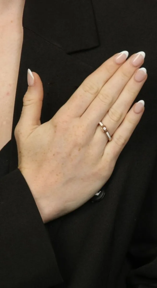 New in box Glamira 9k rose gold ring - Image 2