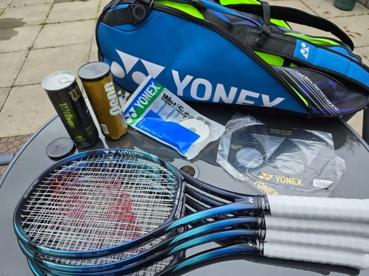 Yonex EZONE 98 2022 G3 Tennis Racket Set of 4 with Pro Bag - Image 1