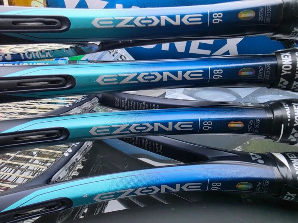 Yonex EZONE 98 2022 G3 Tennis Racket Set of 4 with Pro Bag - Image 2