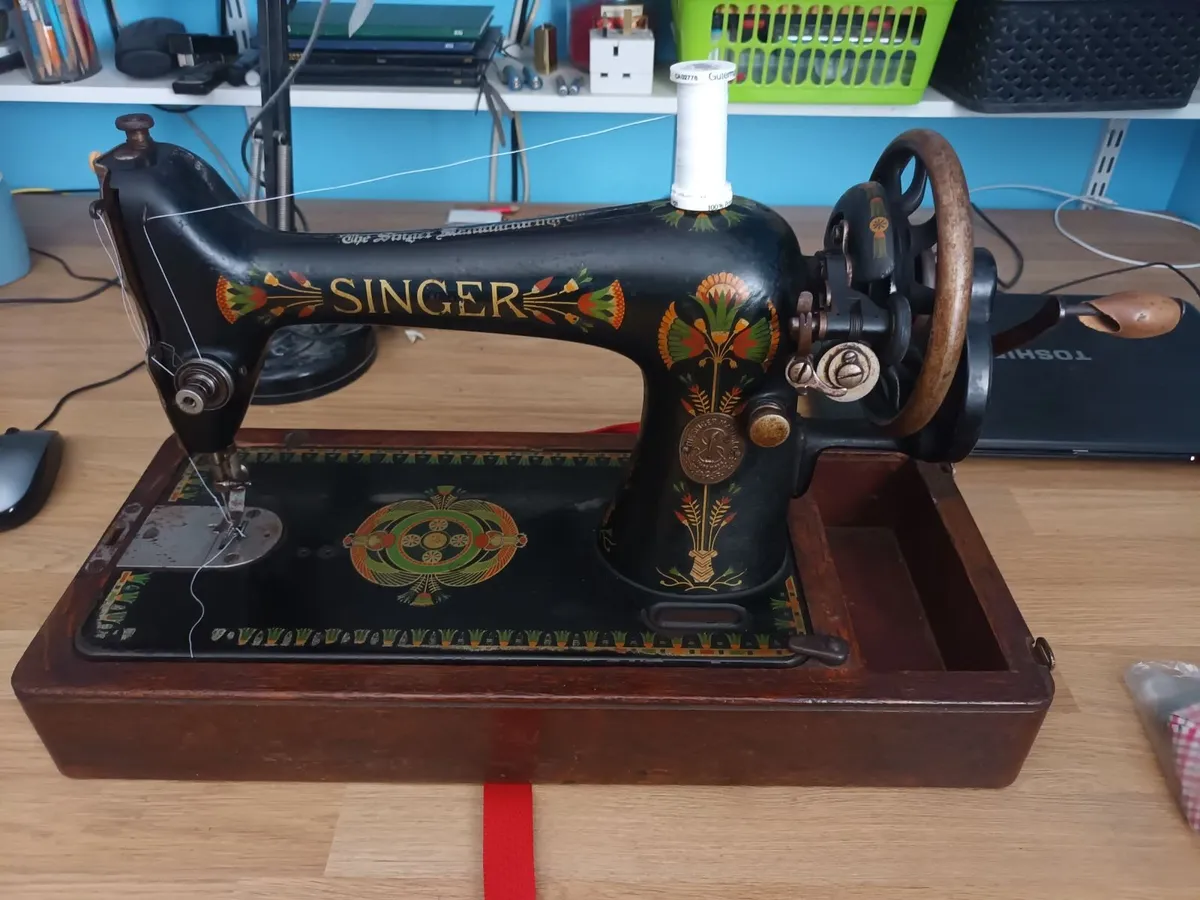 Antique Singer Sewing Machine - Image 1