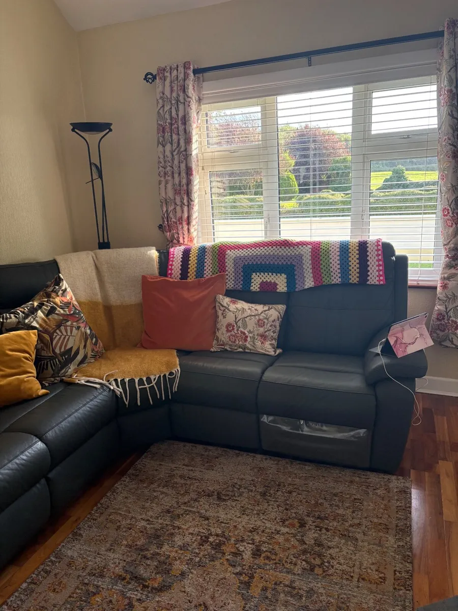 Reclining corner couch - Image 2