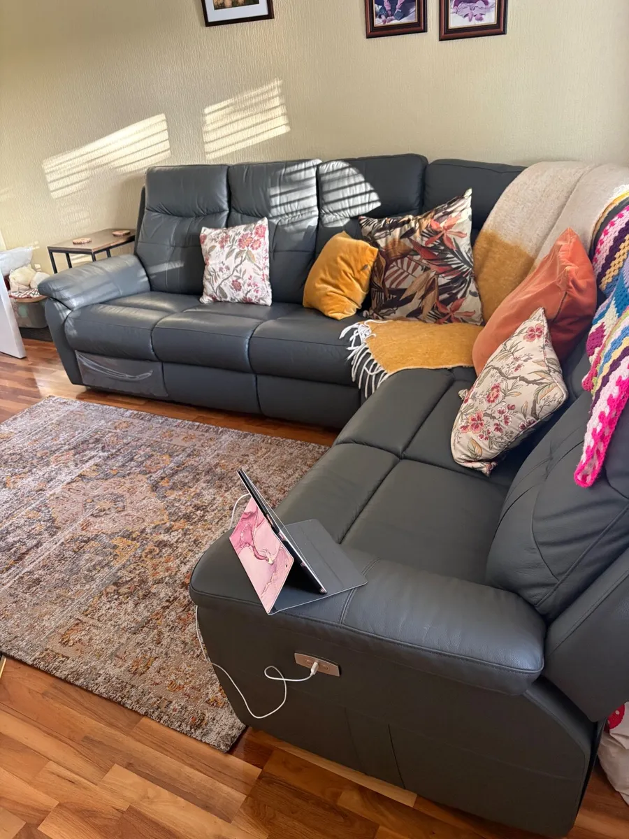 Reclining corner couch - Image 3