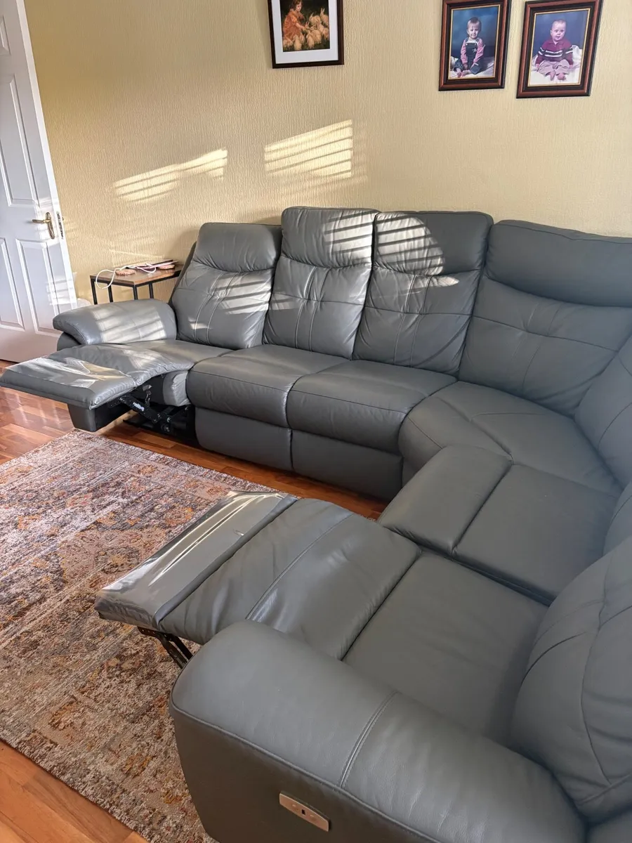 Reclining corner couch - Image 4