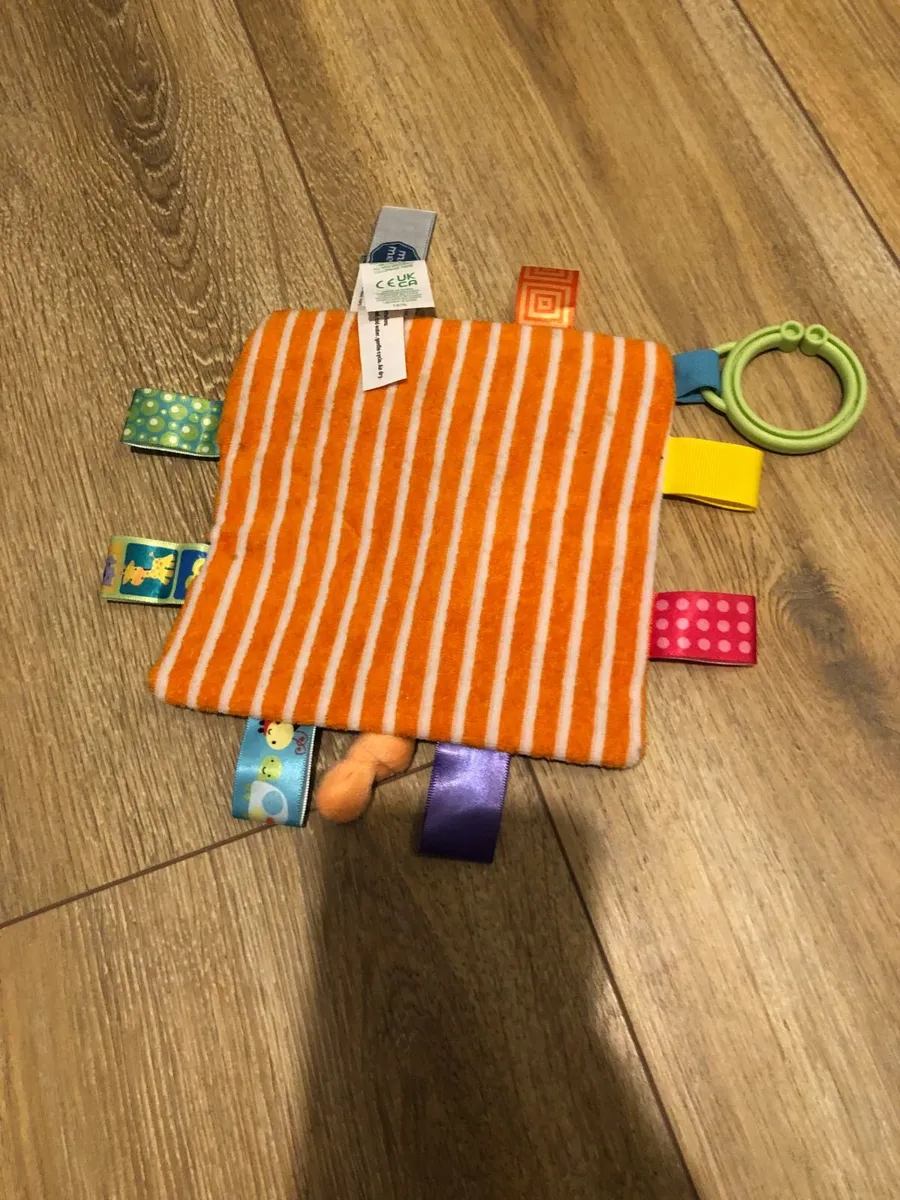Baby comforter taggy blanket - Image 2