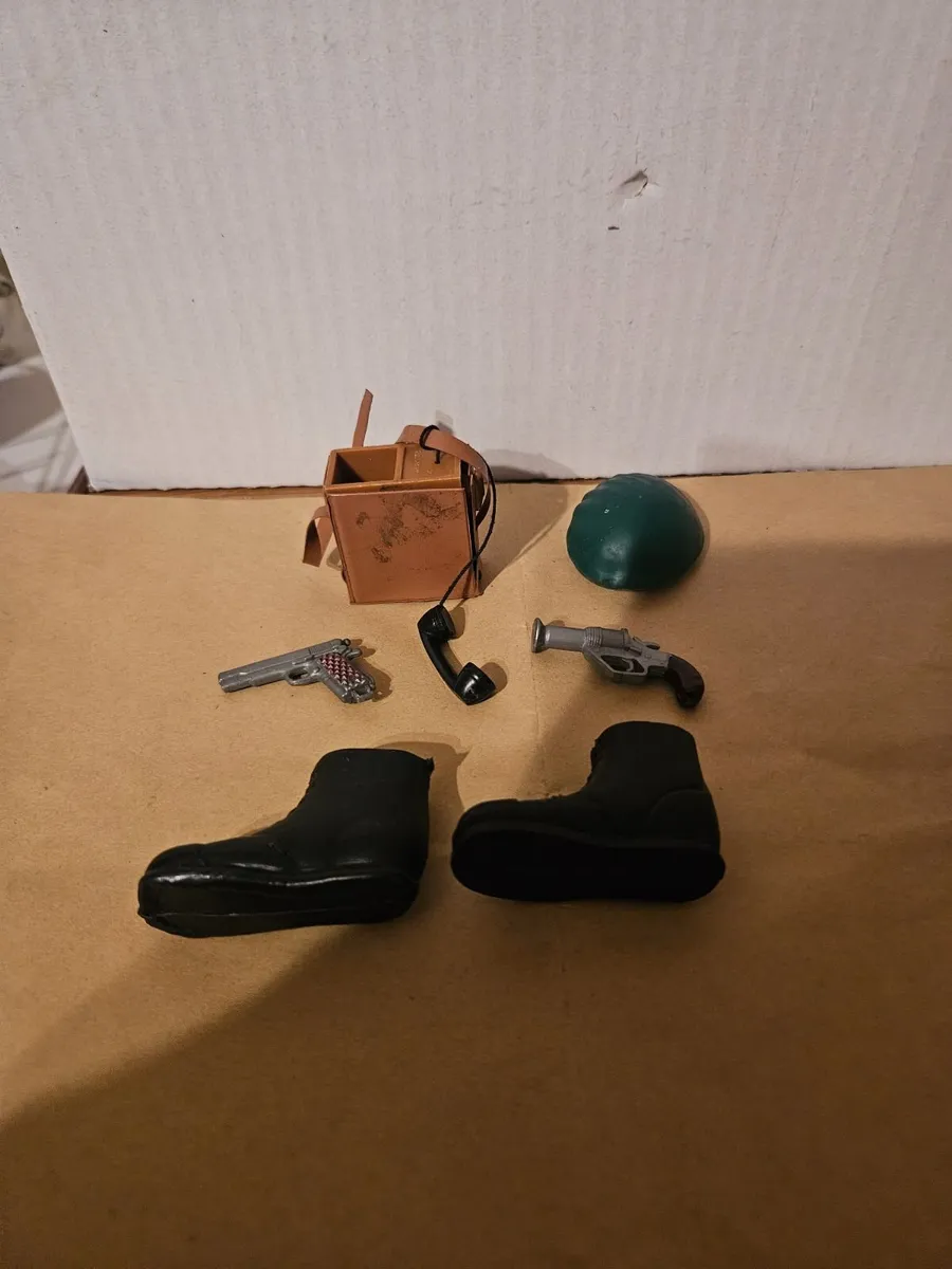 Vintage Action Man Accessories - Image 1